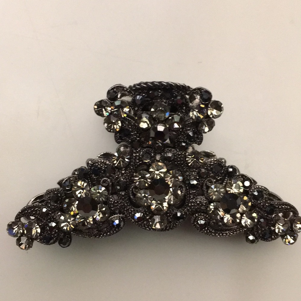 NWT hair claw